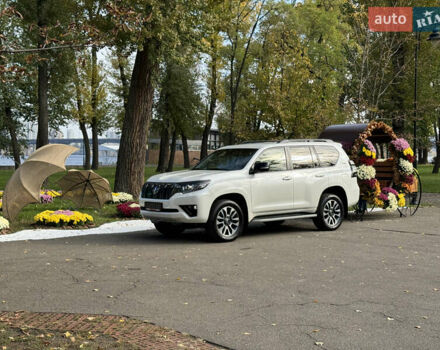 Белый Тойота Ленд Крузер Прадо, объемом двигателя 4 л и пробегом 22 тыс. км за 54999 $, фото 115 на Automoto.ua