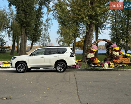 Белый Тойота Ленд Крузер Прадо, объемом двигателя 4 л и пробегом 22 тыс. км за 54999 $, фото 110 на Automoto.ua