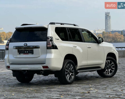 Белый Тойота Ленд Крузер Прадо, объемом двигателя 4 л и пробегом 22 тыс. км за 54999 $, фото 173 на Automoto.ua