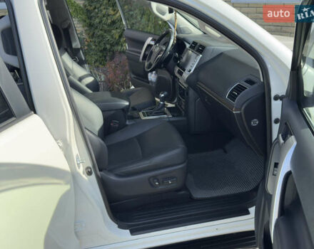 Белый Тойота Ленд Крузер Прадо, объемом двигателя 3.96 л и пробегом 80 тыс. км за 47500 $, фото 11 на Automoto.ua