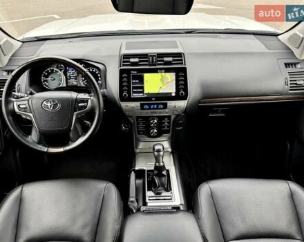 Белый Тойота Ленд Крузер Прадо, объемом двигателя 3.96 л и пробегом 43 тыс. км за 56500 $, фото 43 на Automoto.ua