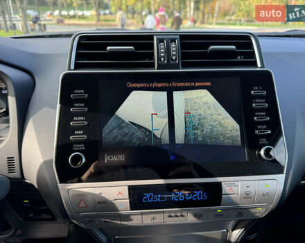 Белый Тойота Ленд Крузер Прадо, объемом двигателя 4 л и пробегом 22 тыс. км за 54999 $, фото 101 на Automoto.ua