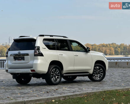 Белый Тойота Ленд Крузер Прадо, объемом двигателя 4 л и пробегом 22 тыс. км за 54999 $, фото 165 на Automoto.ua
