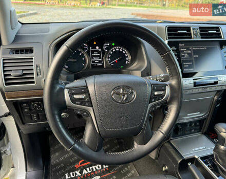 Белый Тойота Ленд Крузер Прадо, объемом двигателя 4 л и пробегом 22 тыс. км за 54999 $, фото 93 на Automoto.ua