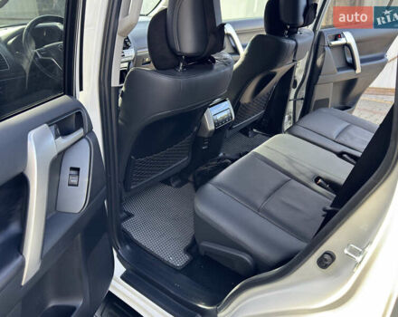 Белый Тойота Ленд Крузер Прадо, объемом двигателя 3.96 л и пробегом 80 тыс. км за 47500 $, фото 10 на Automoto.ua