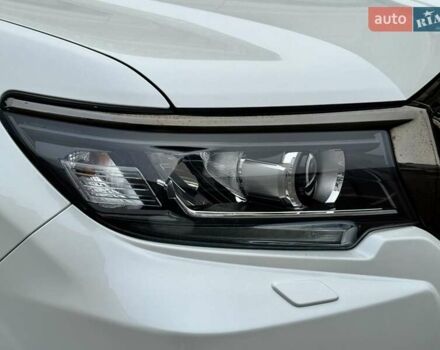 Белый Тойота Ленд Крузер Прадо, объемом двигателя 3.96 л и пробегом 43 тыс. км за 56500 $, фото 17 на Automoto.ua