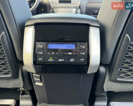 Белый Тойота Ленд Крузер Прадо, объемом двигателя 4 л и пробегом 22 тыс. км за 54999 $, фото 64 на Automoto.ua