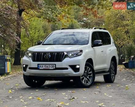 Белый Тойота Ленд Крузер Прадо, объемом двигателя 4 л и пробегом 22 тыс. км за 54999 $, фото 112 на Automoto.ua