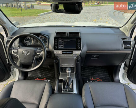 Белый Тойота Ленд Крузер Прадо, объемом двигателя 4 л и пробегом 22 тыс. км за 54999 $, фото 66 на Automoto.ua