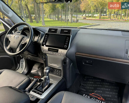 Белый Тойота Ленд Крузер Прадо, объемом двигателя 4 л и пробегом 22 тыс. км за 54999 $, фото 61 на Automoto.ua