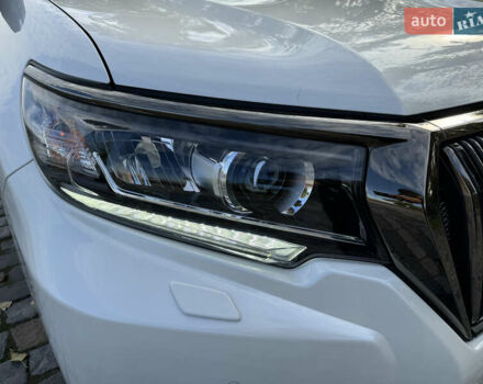 Белый Тойота Ленд Крузер Прадо, объемом двигателя 4 л и пробегом 22 тыс. км за 54999 $, фото 144 на Automoto.ua