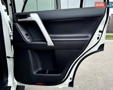 Белый Тойота Ленд Крузер Прадо, объемом двигателя 3.96 л и пробегом 43 тыс. км за 56500 $, фото 33 на Automoto.ua