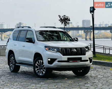 Белый Тойота Ленд Крузер Прадо, объемом двигателя 4 л и пробегом 22 тыс. км за 54999 $, фото 185 на Automoto.ua