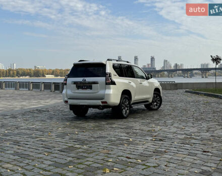 Белый Тойота Ленд Крузер Прадо, объемом двигателя 4 л и пробегом 22 тыс. км за 54999 $, фото 168 на Automoto.ua
