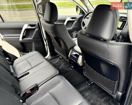 Белый Тойота Ленд Крузер Прадо, объемом двигателя 3.96 л и пробегом 43 тыс. км за 56500 $, фото 42 на Automoto.ua