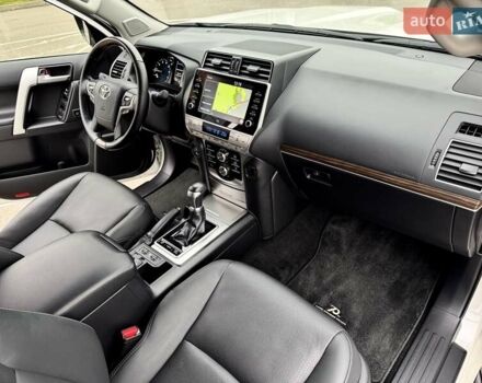 Белый Тойота Ленд Крузер Прадо, объемом двигателя 3.96 л и пробегом 43 тыс. км за 56500 $, фото 38 на Automoto.ua