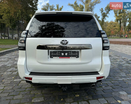 Белый Тойота Ленд Крузер Прадо, объемом двигателя 4 л и пробегом 22 тыс. км за 54999 $, фото 34 на Automoto.ua