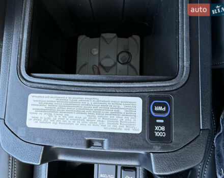 Белый Тойота Ленд Крузер Прадо, объемом двигателя 4 л и пробегом 22 тыс. км за 54999 $, фото 104 на Automoto.ua