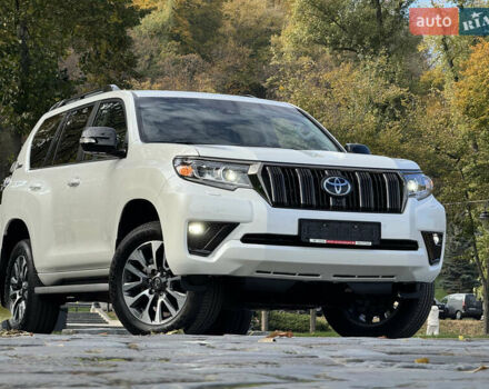 Белый Тойота Ленд Крузер Прадо, объемом двигателя 4 л и пробегом 22 тыс. км за 54999 $, фото 155 на Automoto.ua