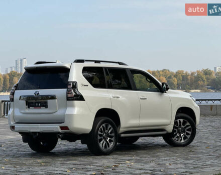 Белый Тойота Ленд Крузер Прадо, объемом двигателя 4 л и пробегом 22 тыс. км за 54999 $, фото 166 на Automoto.ua