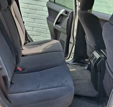 Белый Тойота Ленд Крузер Прадо, объемом двигателя 2.69 л и пробегом 73 тыс. км за 35000 $, фото 8 на Automoto.ua