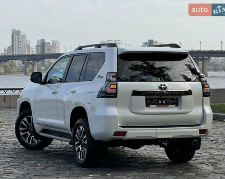 Белый Тойота Ленд Крузер Прадо, объемом двигателя 4 л и пробегом 22 тыс. км за 54999 $, фото 162 на Automoto.ua