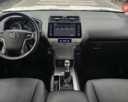 Белый Тойота Ленд Крузер Прадо, объемом двигателя 2.76 л и пробегом 94 тыс. км за 43250 $, фото 7 на Automoto.ua