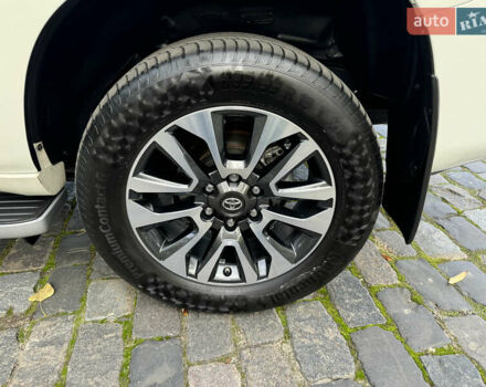 Белый Тойота Ленд Крузер Прадо, объемом двигателя 4 л и пробегом 22 тыс. км за 54999 $, фото 27 на Automoto.ua