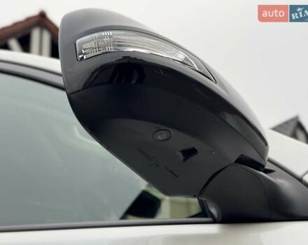 Белый Тойота Ленд Крузер Прадо, объемом двигателя 3.96 л и пробегом 43 тыс. км за 56500 $, фото 21 на Automoto.ua