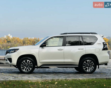 Белый Тойота Ленд Крузер Прадо, объемом двигателя 4 л и пробегом 22 тыс. км за 54999 $, фото 13 на Automoto.ua