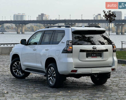 Белый Тойота Ленд Крузер Прадо, объемом двигателя 4 л и пробегом 22 тыс. км за 54999 $, фото 157 на Automoto.ua