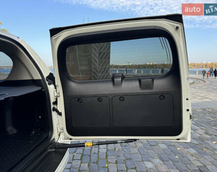 Белый Тойота Ленд Крузер Прадо, объемом двигателя 4 л и пробегом 22 тыс. км за 54999 $, фото 135 на Automoto.ua