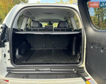 Белый Тойота Ленд Крузер Прадо, объемом двигателя 4 л и пробегом 22 тыс. км за 54999 $, фото 138 на Automoto.ua