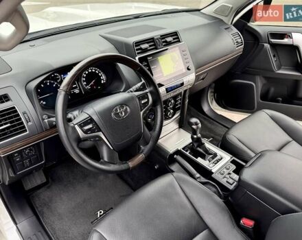 Белый Тойота Ленд Крузер Прадо, объемом двигателя 3.96 л и пробегом 43 тыс. км за 56500 $, фото 24 на Automoto.ua