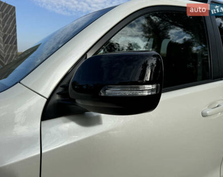 Белый Тойота Ленд Крузер Прадо, объемом двигателя 4 л и пробегом 22 тыс. км за 54999 $, фото 48 на Automoto.ua