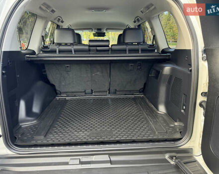 Белый Тойота Ленд Крузер Прадо, объемом двигателя 4 л и пробегом 22 тыс. км за 54999 $, фото 140 на Automoto.ua