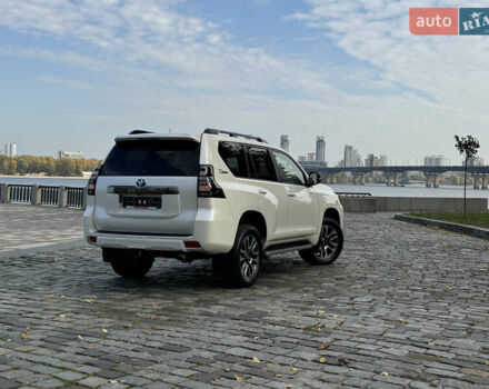 Белый Тойота Ленд Крузер Прадо, объемом двигателя 4 л и пробегом 22 тыс. км за 54999 $, фото 160 на Automoto.ua