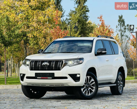 Белый Тойота Ленд Крузер Прадо, объемом двигателя 4 л и пробегом 22 тыс. км за 54999 $, фото 196 на Automoto.ua