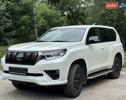 Тойота Ленд Крузер Прадо 2021 в Сумах на Automoto.ua Белый Тойота Ленд Крузер Прадо, объемом двигателя 3.96 л и пробегом 45 тыс. км за 53499 $, фото 2 на Automoto.ua