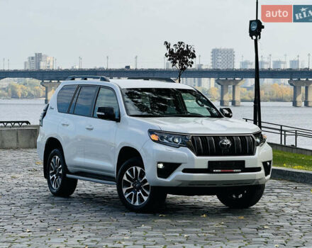 Белый Тойота Ленд Крузер Прадо, объемом двигателя 4 л и пробегом 22 тыс. км за 54999 $, фото 18 на Automoto.ua