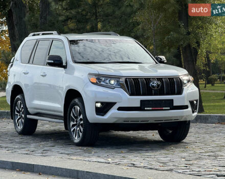 Белый Тойота Ленд Крузер Прадо, объемом двигателя 4 л и пробегом 22 тыс. км за 54999 $, фото 9 на Automoto.ua