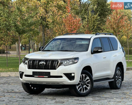 Белый Тойота Ленд Крузер Прадо, объемом двигателя 4 л и пробегом 22 тыс. км за 54999 $, фото 194 на Automoto.ua