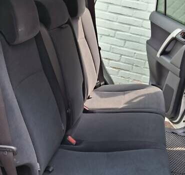 Белый Тойота Ленд Крузер Прадо, объемом двигателя 2.69 л и пробегом 73 тыс. км за 35000 $, фото 10 на Automoto.ua