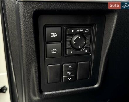 Белый Тойота Ленд Крузер Прадо, объемом двигателя 3.96 л и пробегом 43 тыс. км за 56500 $, фото 51 на Automoto.ua