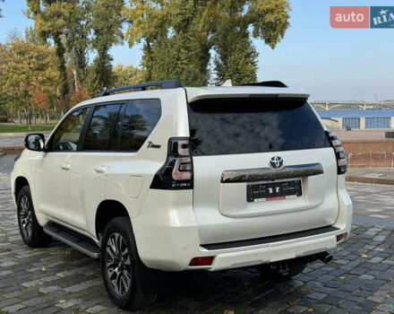 Белый Тойота Ленд Крузер Прадо, объемом двигателя 4 л и пробегом 22 тыс. км за 54999 $, фото 170 на Automoto.ua