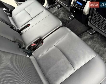 Белый Тойота Ленд Крузер Прадо, объемом двигателя 3.96 л и пробегом 43 тыс. км за 56500 $, фото 36 на Automoto.ua