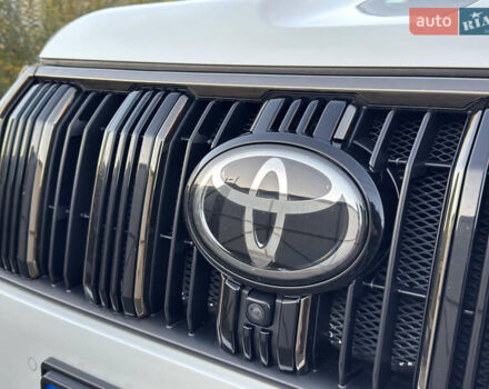 Белый Тойота Ленд Крузер Прадо, объемом двигателя 3.96 л и пробегом 80 тыс. км за 47500 $, фото 6 на Automoto.ua