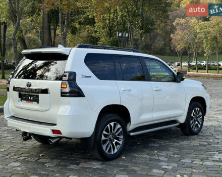 Белый Тойота Ленд Крузер Прадо, объемом двигателя 4 л и пробегом 22 тыс. км за 54999 $, фото 175 на Automoto.ua