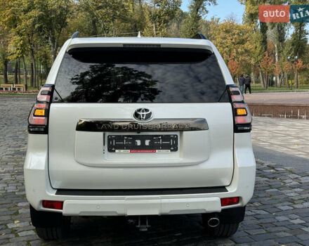 Белый Тойота Ленд Крузер Прадо, объемом двигателя 4 л и пробегом 22 тыс. км за 54999 $, фото 169 на Automoto.ua