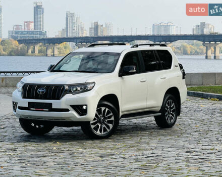 Белый Тойота Ленд Крузер Прадо, объемом двигателя 4 л и пробегом 22 тыс. км за 54999 $, фото 178 на Automoto.ua